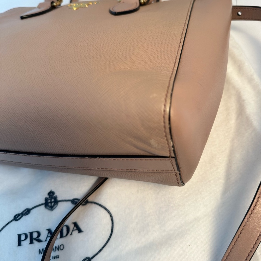 Authentic crossbody and double handle tote from Prada in a pinkish beige. - Picture 11 of 15